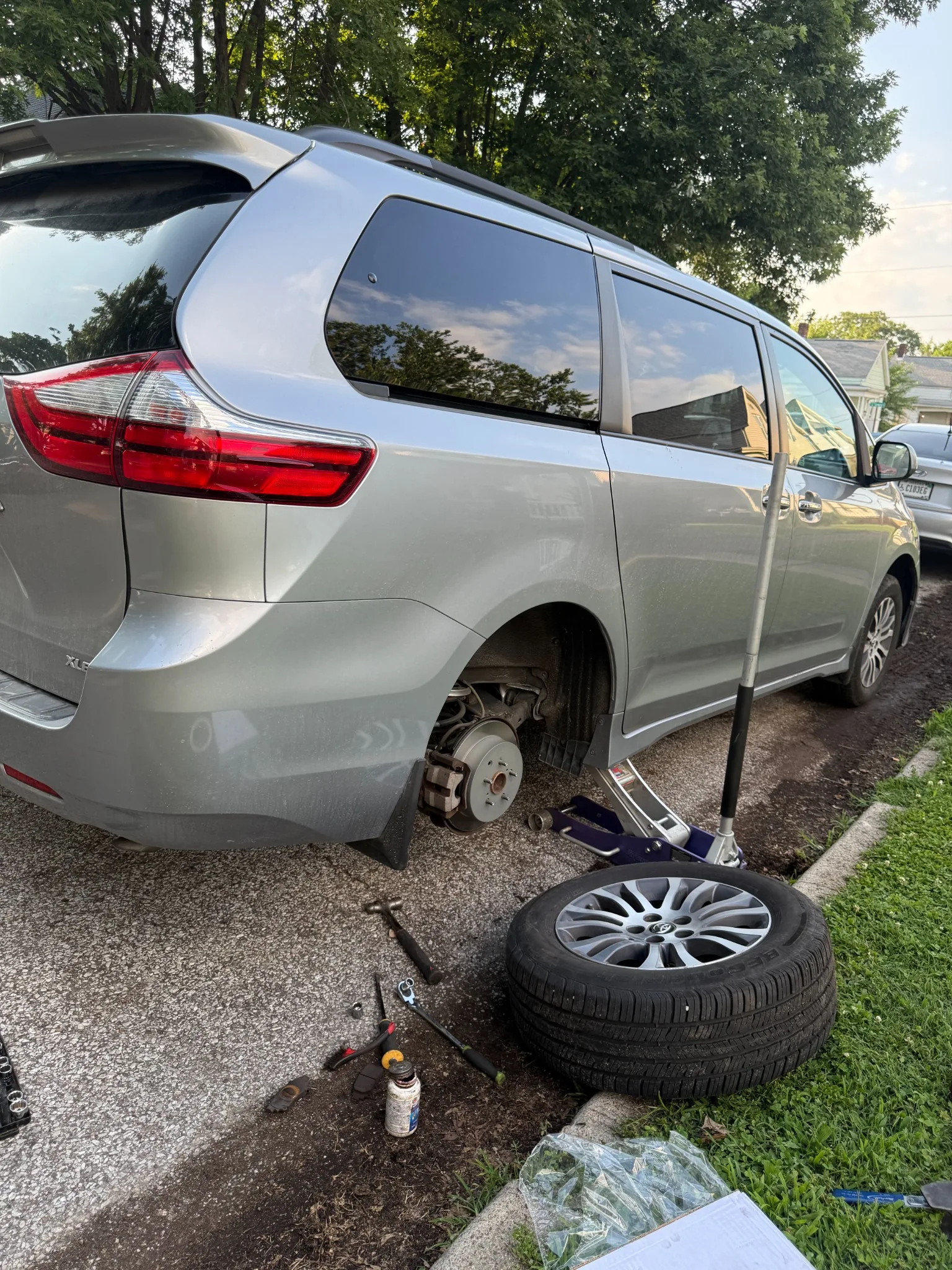 Minivan brake and wheel-end service